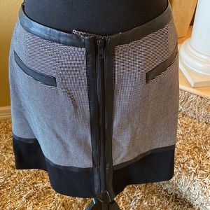 Beautiful halogen faux leather 18” skirt size 12 tiny houndstooth fabric